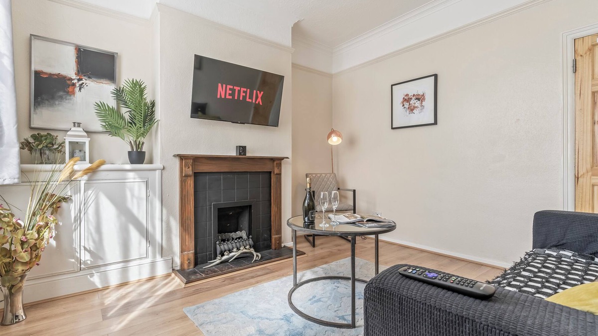 Welford House | Stylish & Central 3 Bed House | Parking & Garden