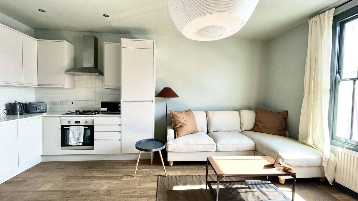 Bristol Apartment | Stylish Central Bristol Base!
