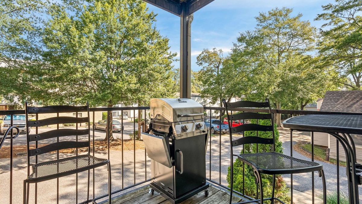 Auburn Condo | Stylish & Centrally-Located 2 bed/2 bath Condo in Auburn, AL