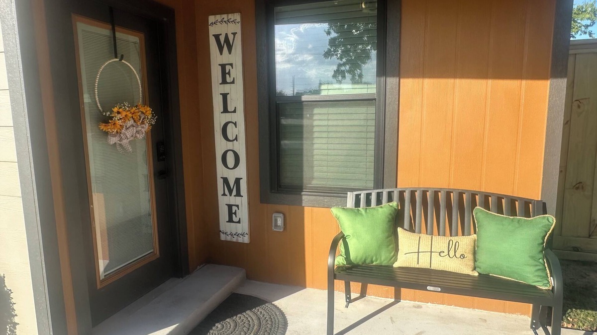 College Station House | Stylish, centrally-located home with easy access to both Bryan & College Station