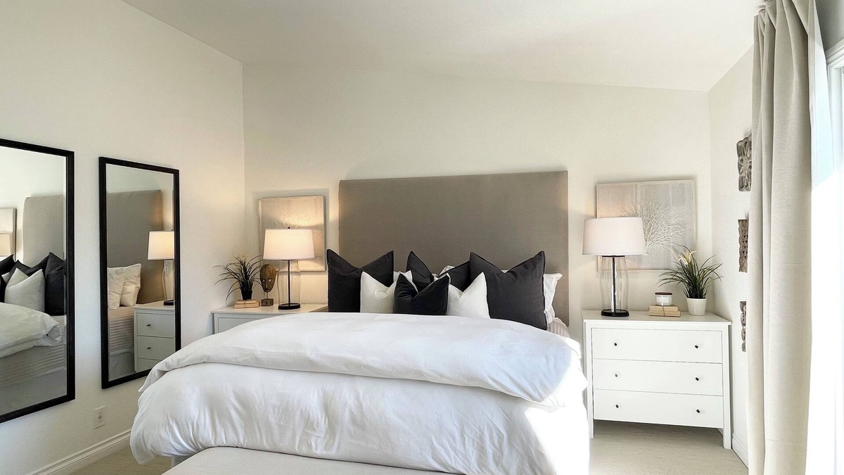 Goleta House | Stylish Charming Townhome in serene Goleta - Sleeps 6 - UCSB, Walk to Beach