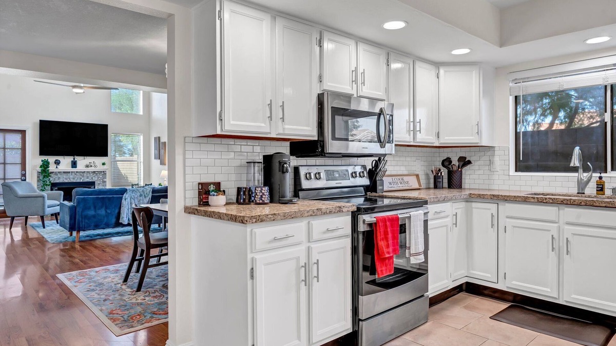 Ahwatukee Foothills House | Stylish & Chic 2BR + Loft w/Private Pool & Wood Burning Fireplace
