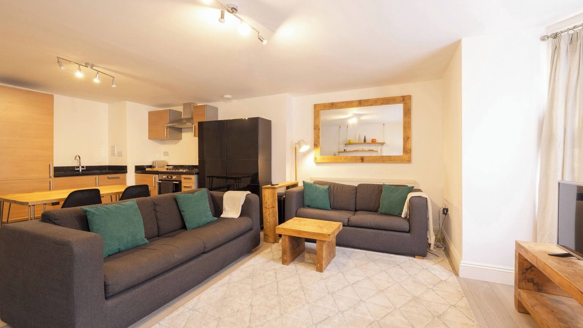 Ferndale Apartment | Stylish Clapham Apartment - Pass the Keys