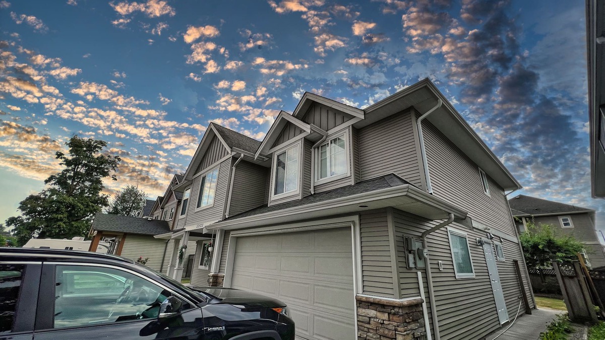 Mission House | Stylish, clean and adorable 2 bedroom suite!