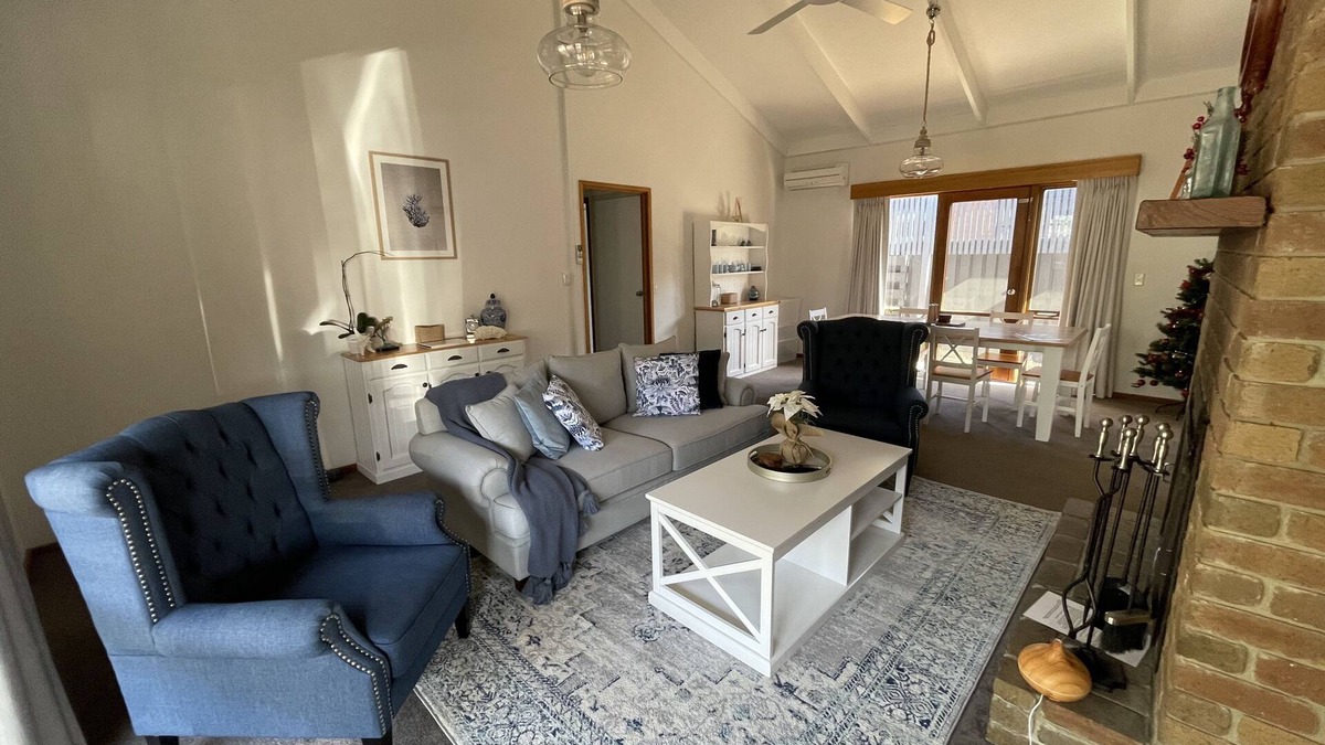 Metung House | Stylish Coastal Hamptons home, 5 mins from Metung Village