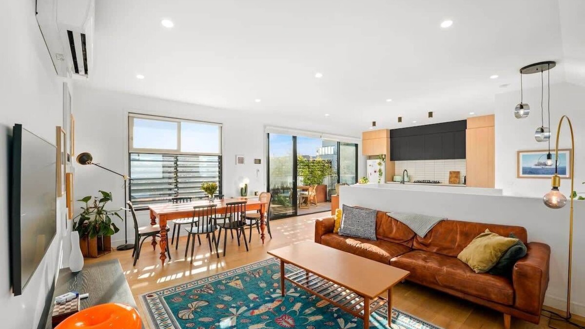 Thornbury House | Stylish Comfort in Buzzing Thornbury