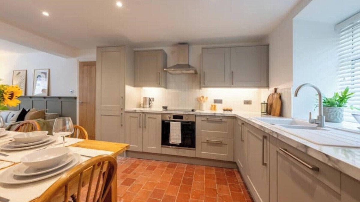 Bala House | Stylish, Comfortable, Convenient!