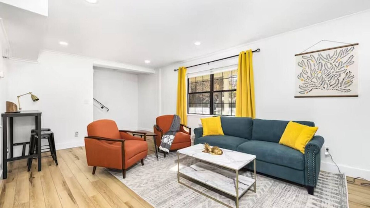 Matthews House | Stylish & Comfortable Duplex Best for Large Groups! Pet Friendly! Ample Parking