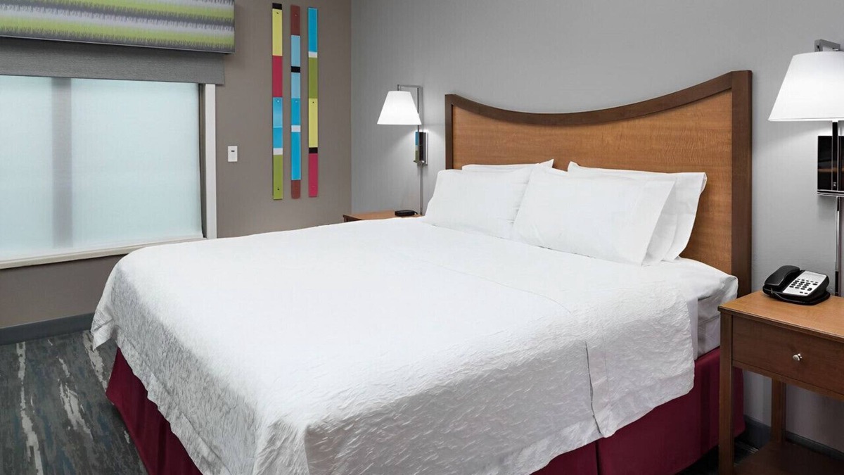Skokie House | Stylish & Comfortable King Suite! Pool, Gym