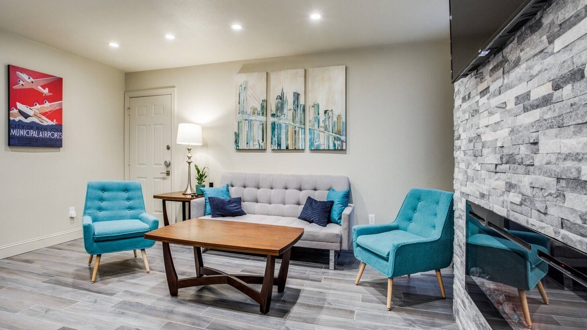 Northeast Dallas House | Stylish Condo near SMU, NorthPark & Greenville Ave with Pool