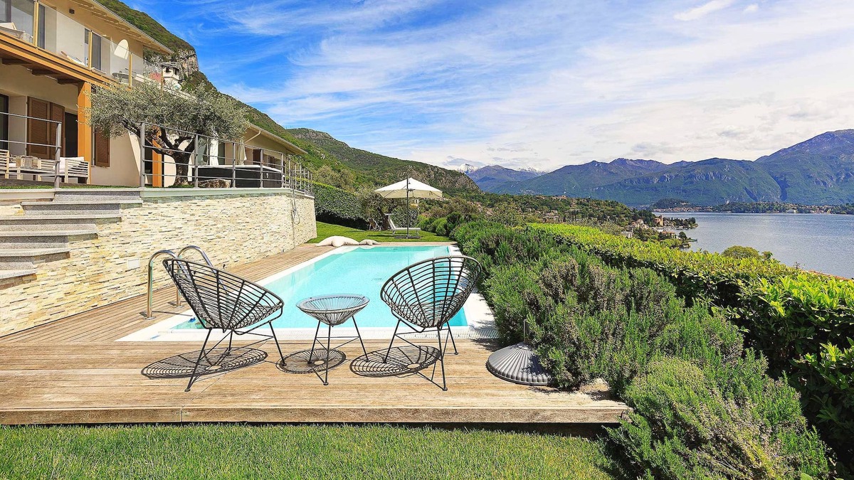 Azzano Villa | Stylish contemporary villa with pool and views over Lake Como! - Villa Nadea