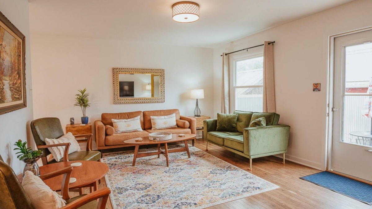 Nashville Cottage | Stylish cottage 1 block from main drag in Nashville. Pet Friendly!