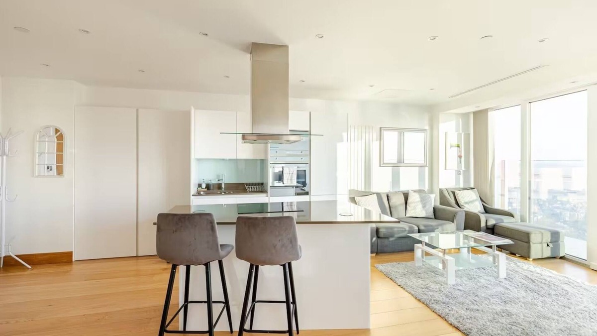 Canary Wharf Apartment | Stylish & Cozy Central London Apartment - Stunning Skyline View