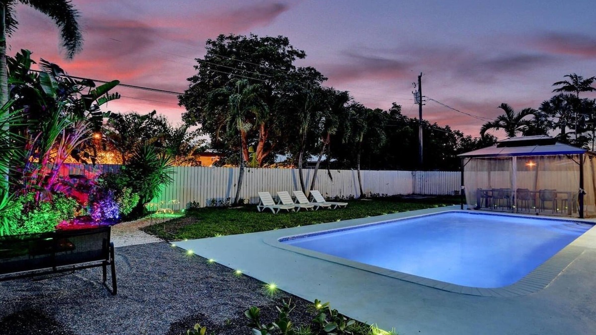 Coral Ridge Isles House | Stylish Designer Home. Lush furnishings. Big pool