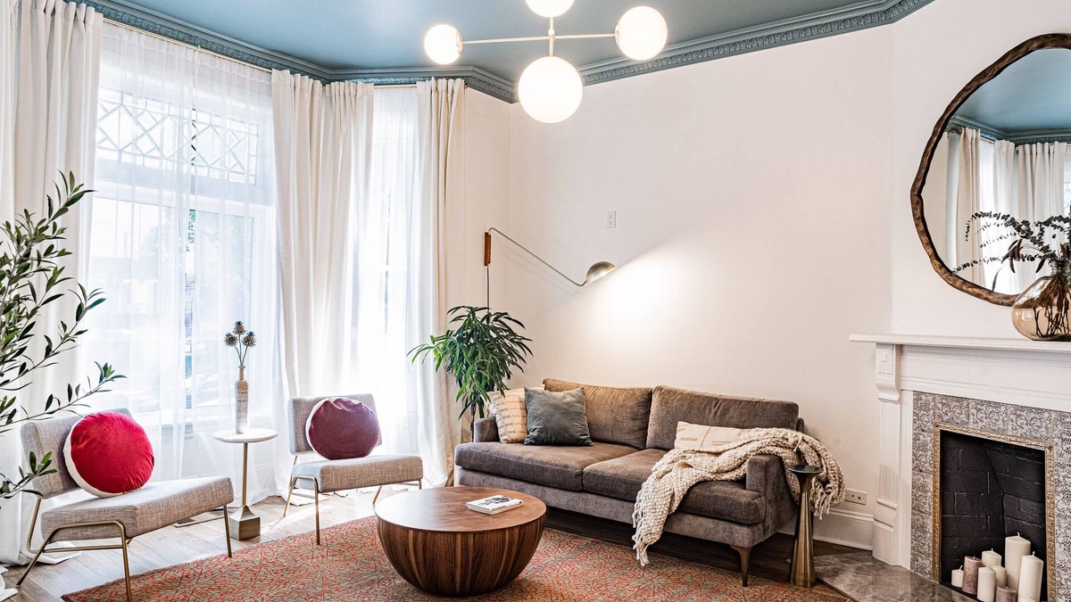 Sheffield and DePaul Apartment | Stylish Designer Apartment near DePaul - Lincoln Park