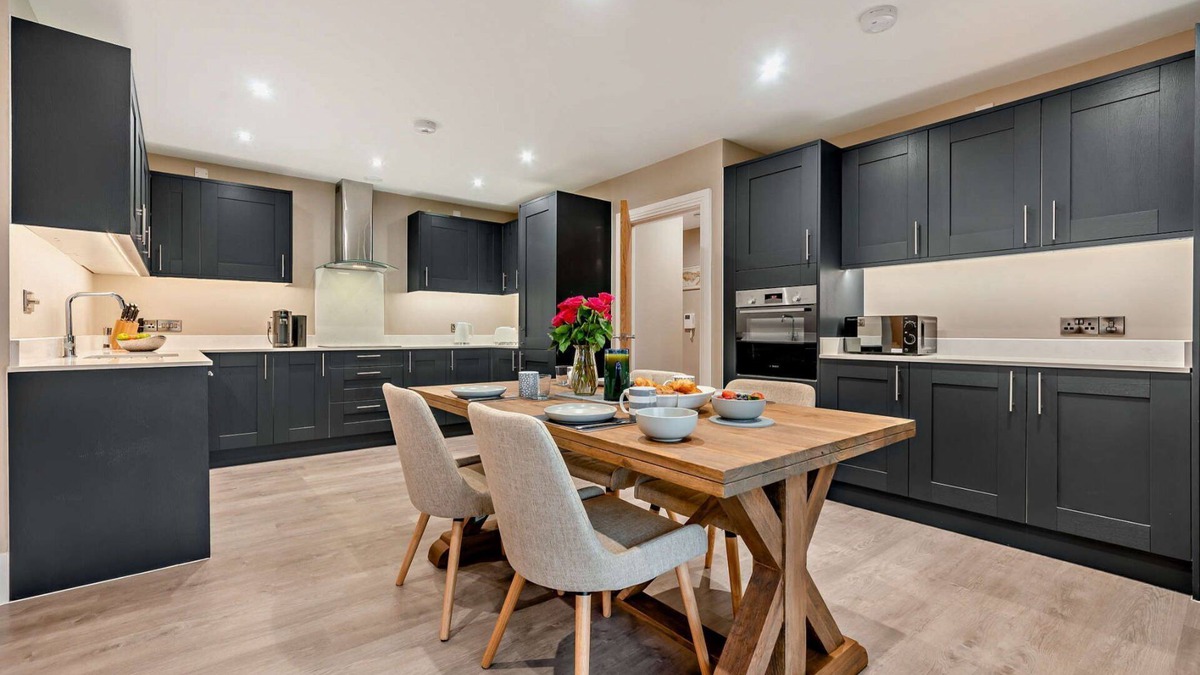 Burford Apartment | Stylish dog friendly Cotswold holiday apartment in Burford - Riverview