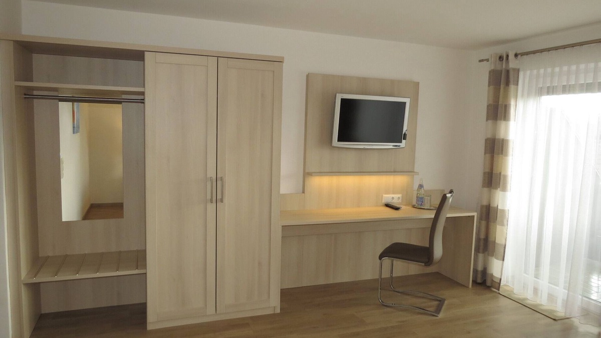 Grattersdorf Apartment | Stylish double room (24m2) with balcony