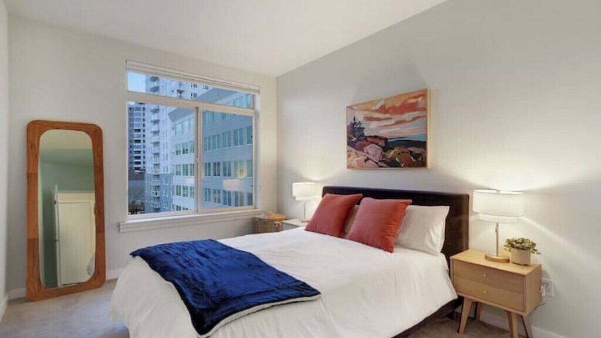 Belltown Condo | Stylish Downtown Condo w/Parking, Gym, and Pool.