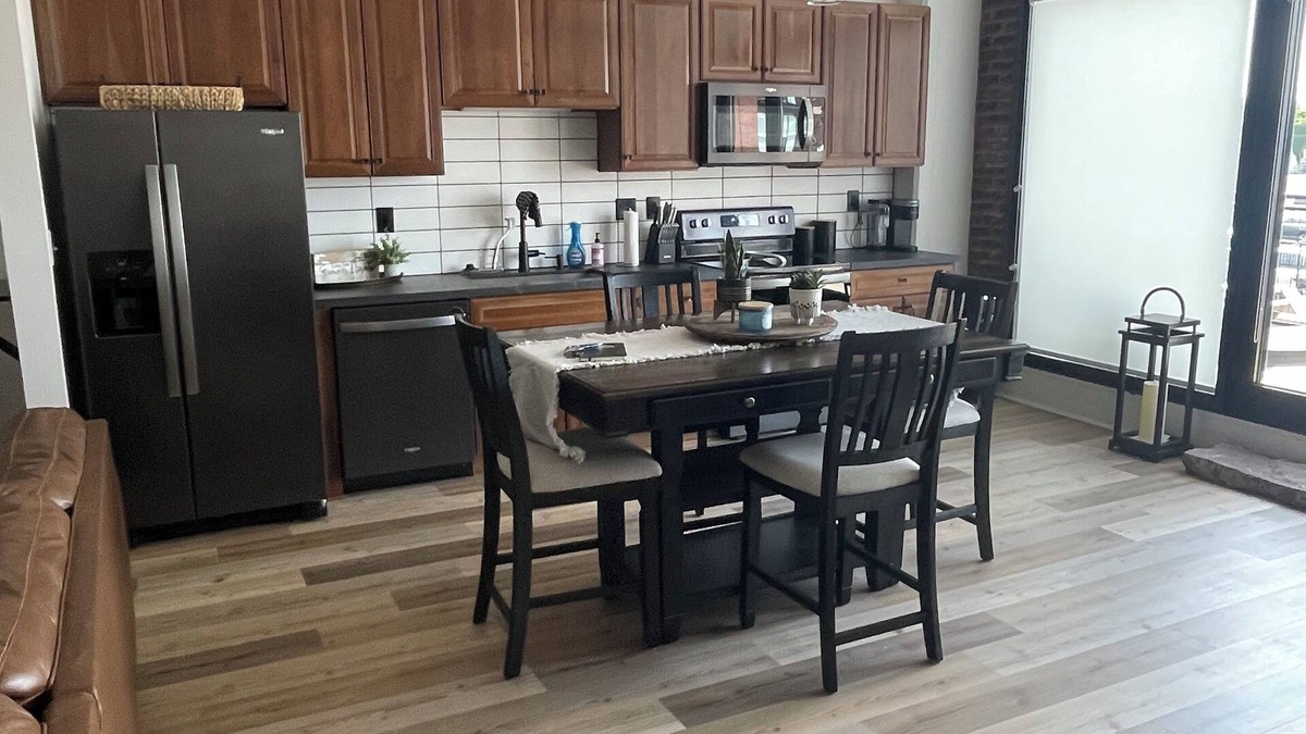 Sandusky Condo | Stylish Downtown Sandusky Condo Perfect for Family Getaway