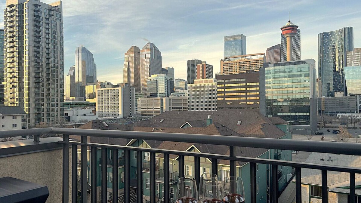 Mission District Apartment | Stylish DT Views at Stampede w/Free Parking, AC