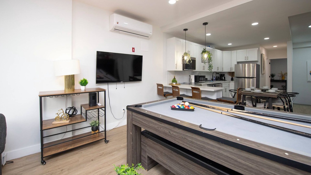 Turtle Bay Apartment | Stylish Duplex Oasis: 4BR/3BA with Expansive Terrace in Midtown Manhattan