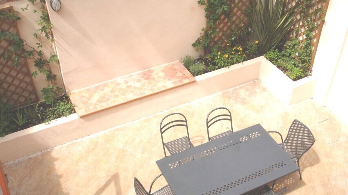 Dorsoduro Apartment | Stylish Duplex with Stunning Private Courtyard in Dorsoduro
