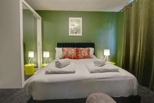 High Hazels House | #Stylish #Exceptional 4 bed house, free parking, close to KFC, McDonalds, Aldi and ASDA