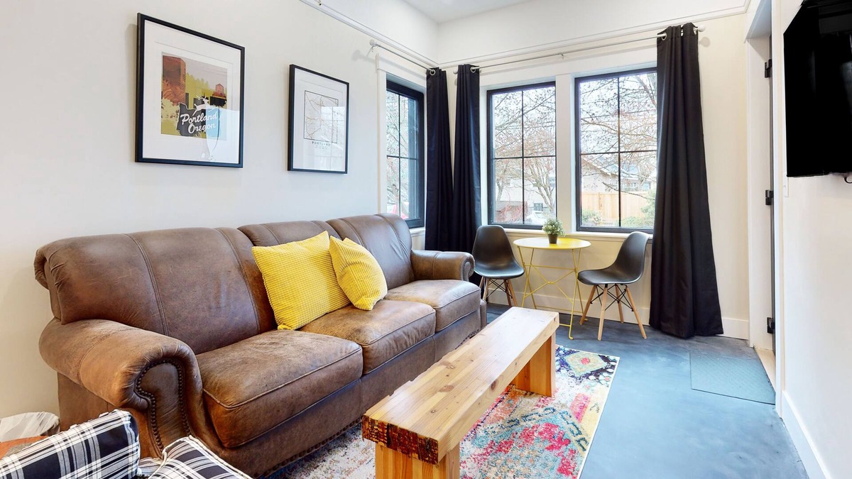 Sellwood-Moreland Apartment | Stylish executive suite with great location, private W/D, & fast WiFi