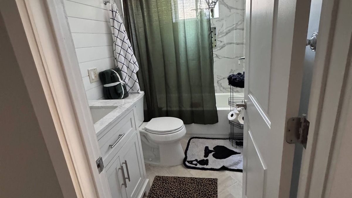 Collingdale House | Stylish, Family Friendly Collingdale Home, Near Philly, Fireplace, Parking, WiFi
