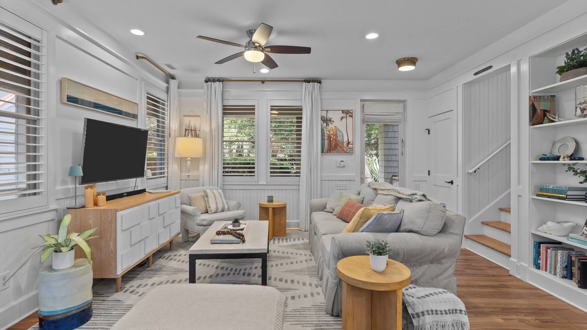 Keepers Landing House | Stylish + Family Friendly - 2 Carts, 2 Clubs, Mins to E Beach, Kayak Our Dock