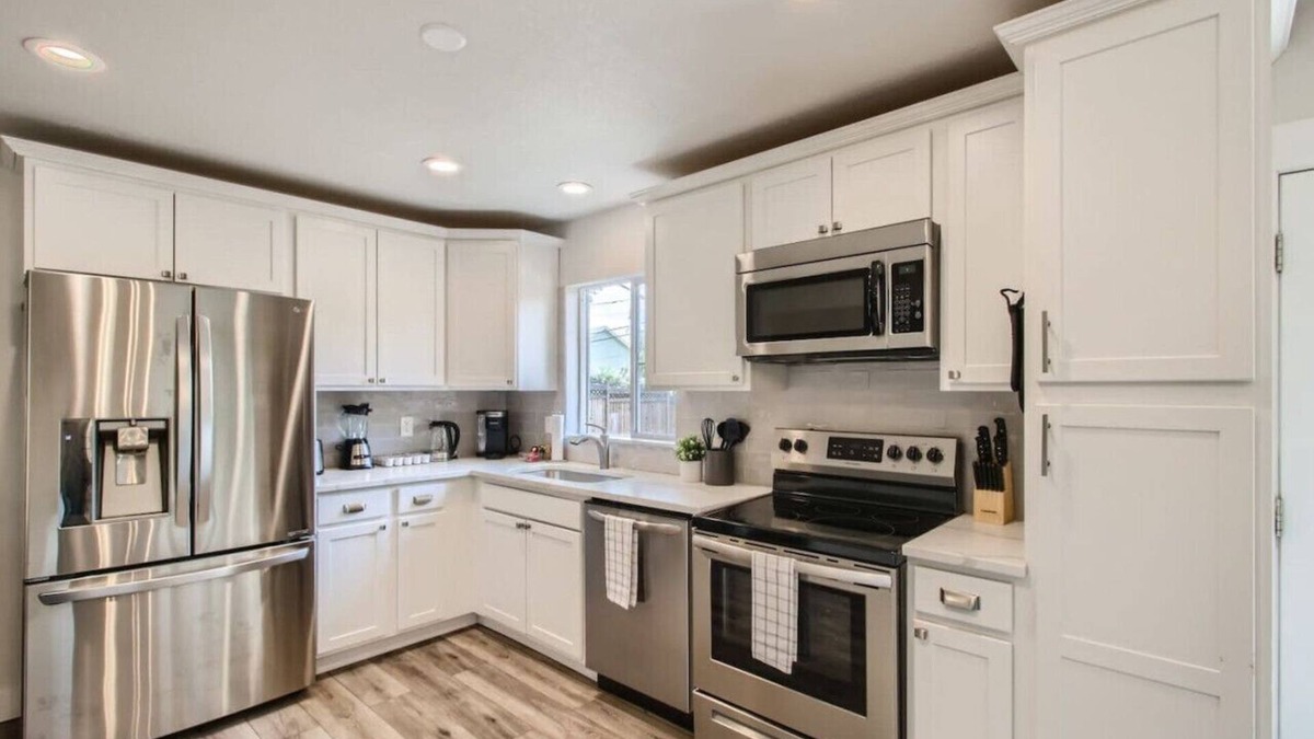 Alta Vista Area House | Stylish Five Bedroom w/outdoor Badminton Court