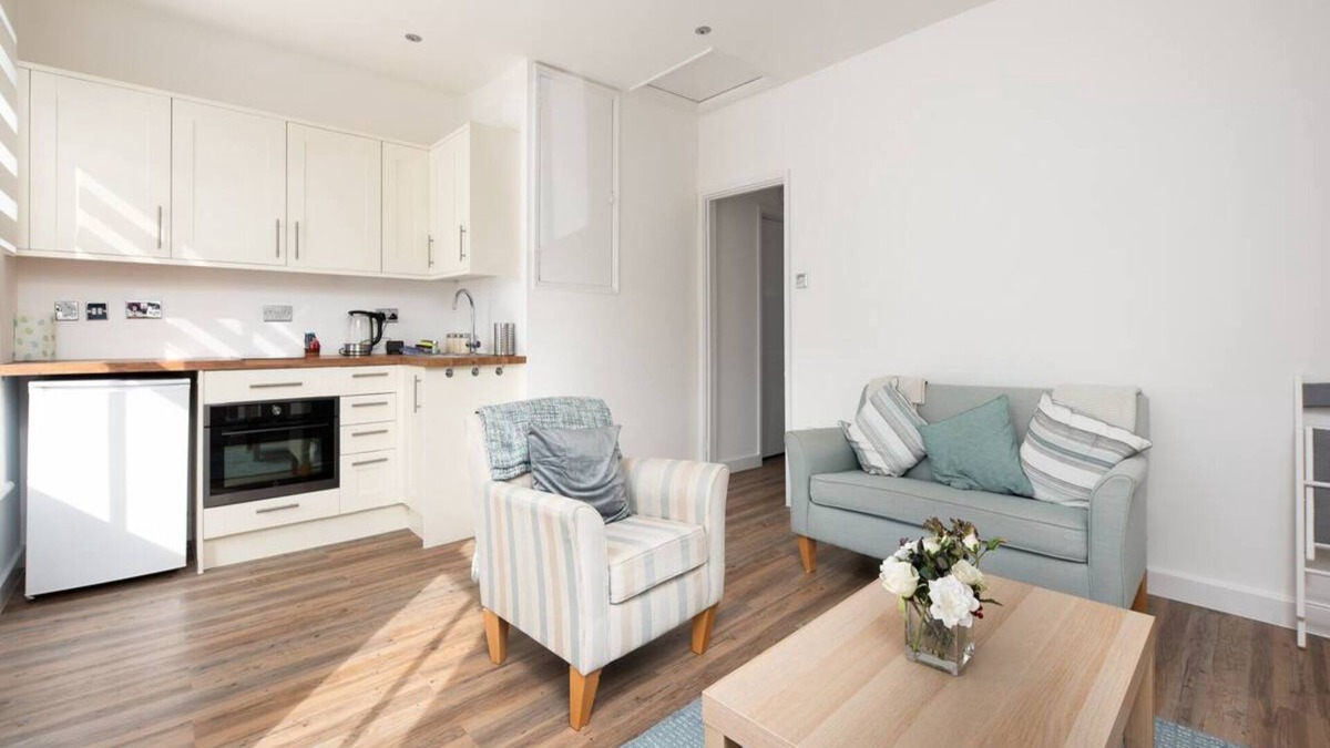 Twyford Apartment | Stylish Flat, Centrally Located I Pass The Keys