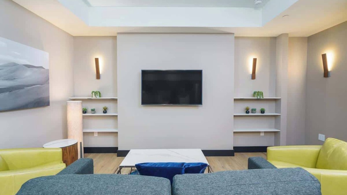 Berkeley Hotel | Stylish Flat on Tennyson St–Walk to Dining & More!