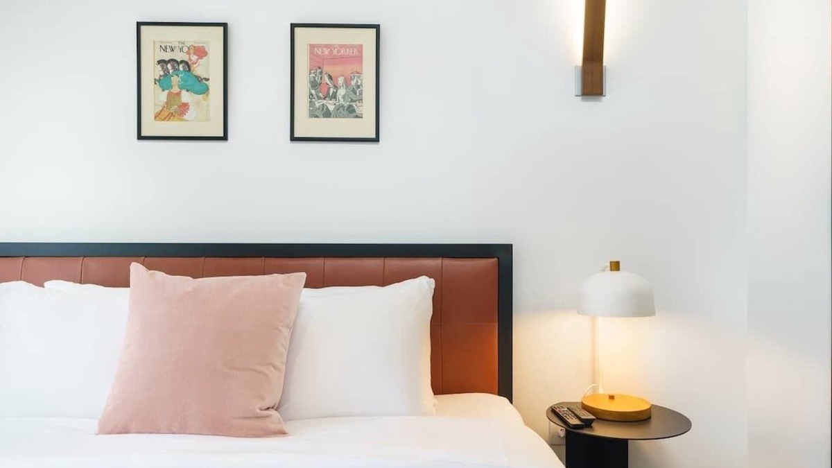 Berkeley Hotel | Stylish Flat on Tennyson - Walk to Dining & Shops!