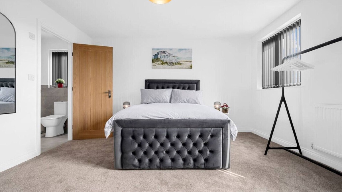 Walkden House | Stylish Four Bedroom Home