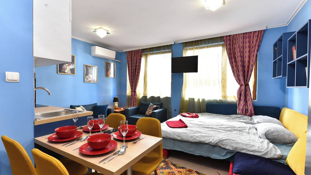 Kvartal Noviya Grad Apartment | Stylish fully equipped studio with AC across from the gondola station!