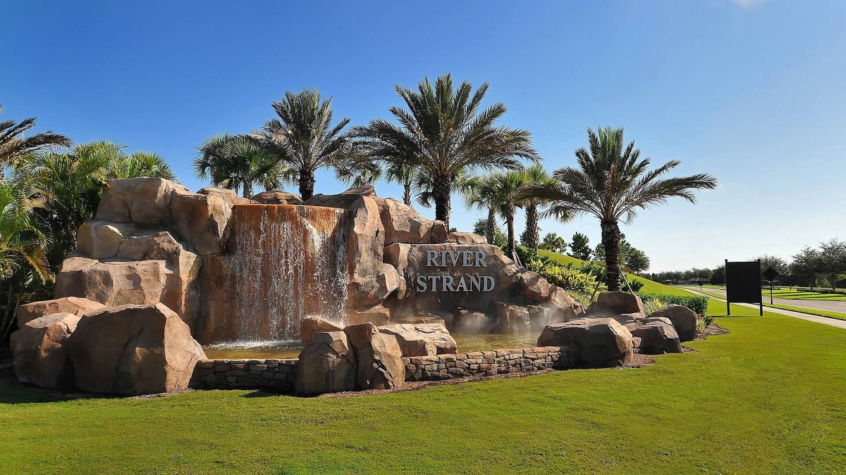 Braden River Condo | Stylish Furnished Chic 2 Bed Top Floor View Condo At River Strand CC
