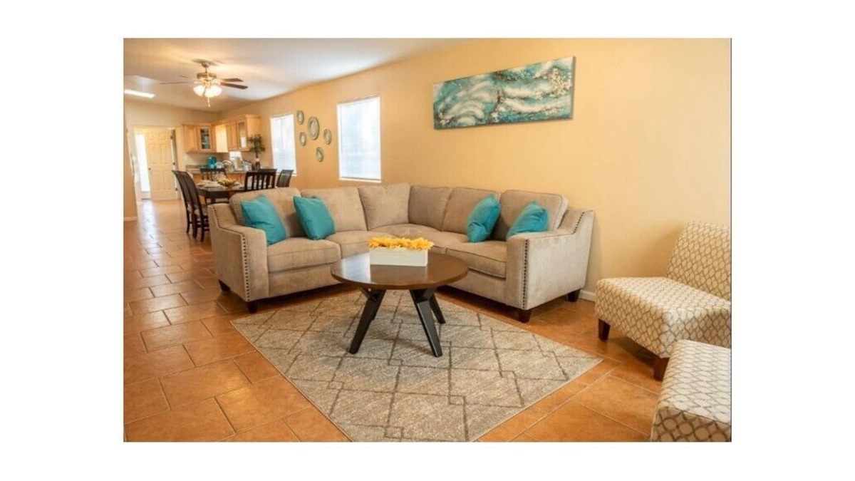 Tucson House | Stylish GEM in the Desert, Entire House near downtown and UofA, 3BR/2BA.