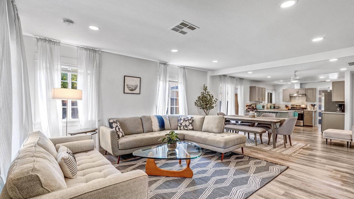 San Gabriel House | Stylish Gem! LA Main Attractions + SGV Eats