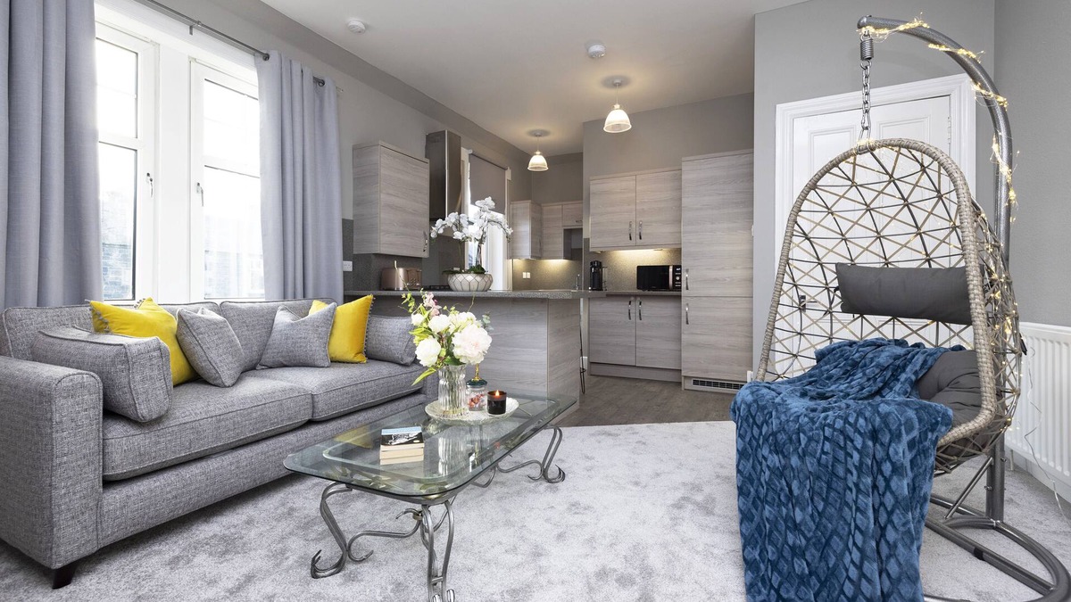 Peebles Apartment | Stylish George Street Apartment