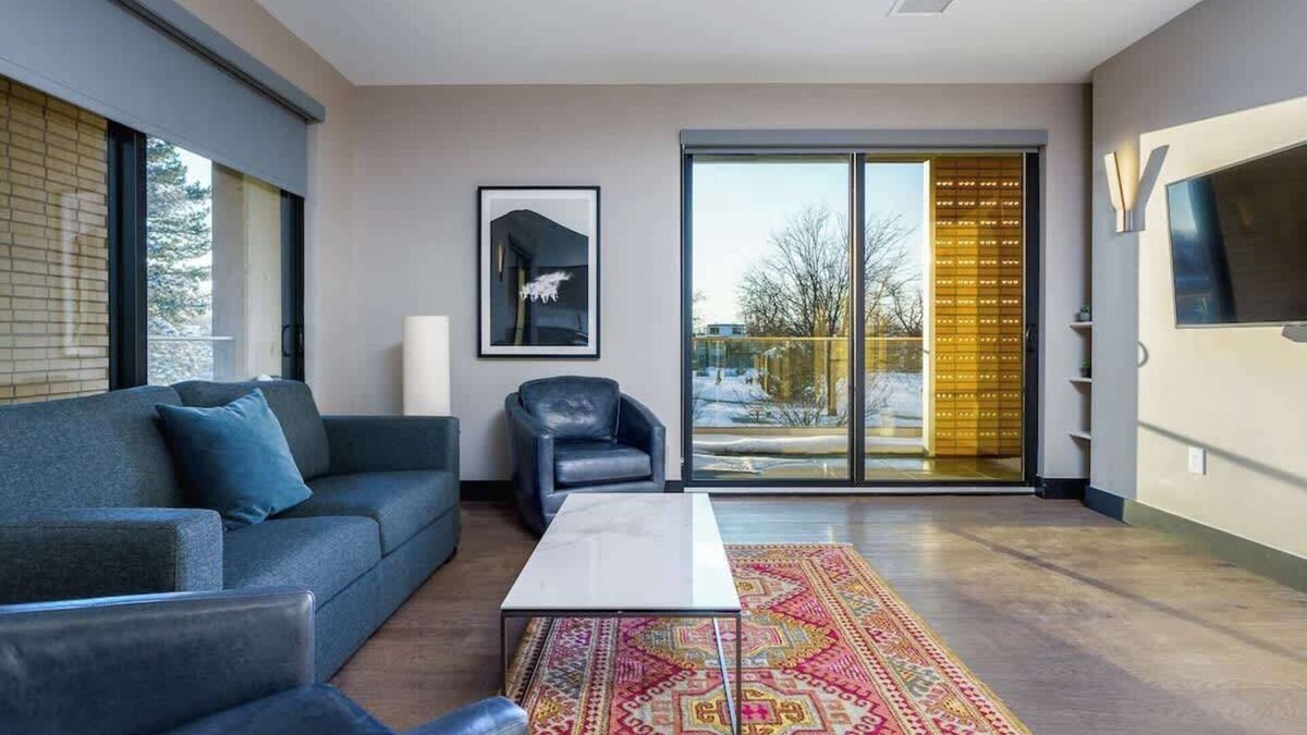Berkeley Hotel | Stylish Getaway w/Balcony & Scenic Mountain Views