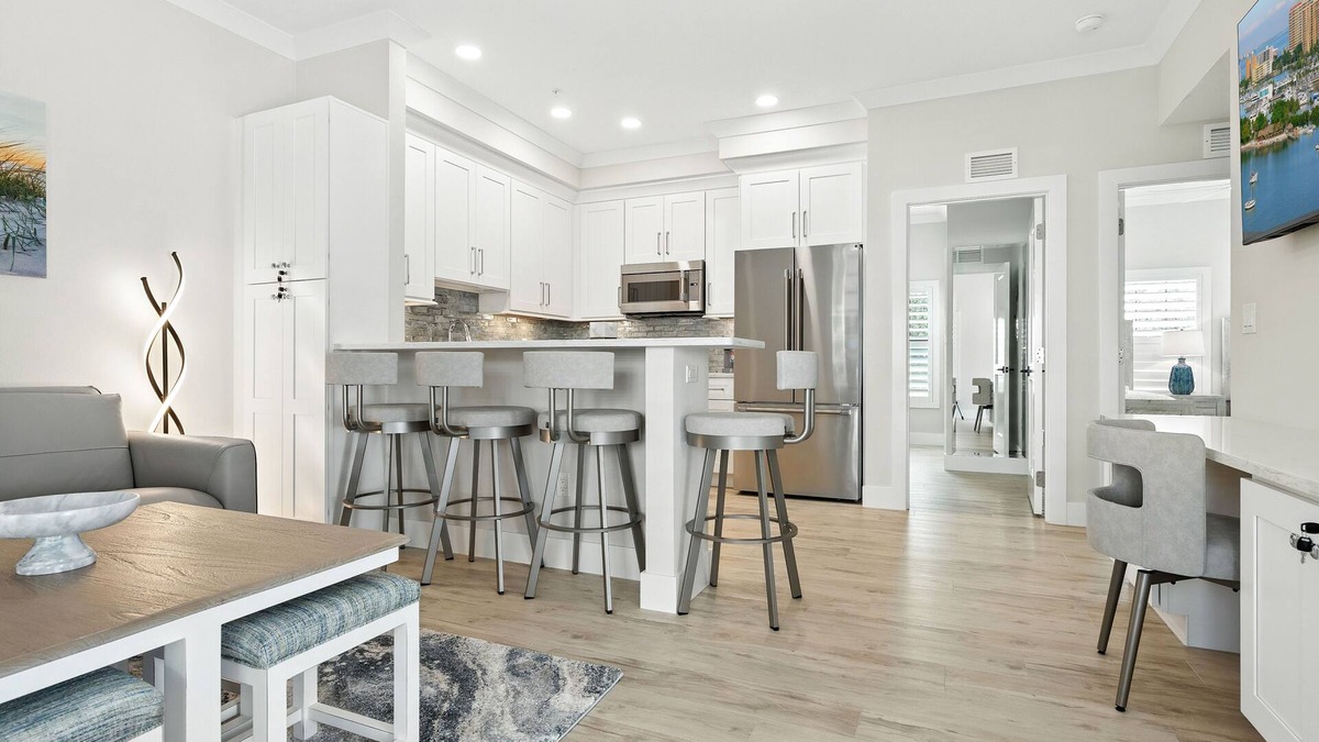 Central Sarasota Apartment | Stylish Gulfside Sarasota Suite – Near the Sand