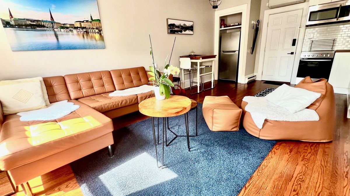 Perth Apartment | Stylish Heritage Downtown Gem near Stewart Park and Tay Basin