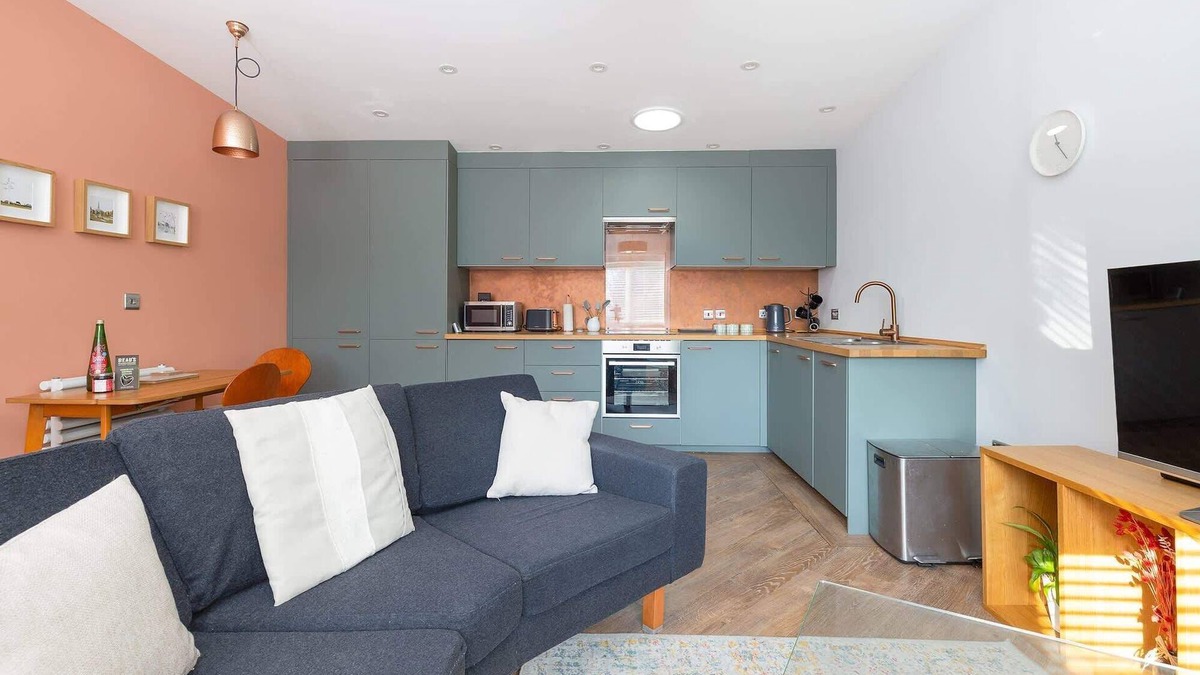 Inchbrook House | Stylish Home, Beautiful Views & Parking, Stroud