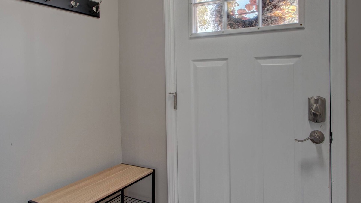 Gary House | Stylish Home Near BP/Hospitals