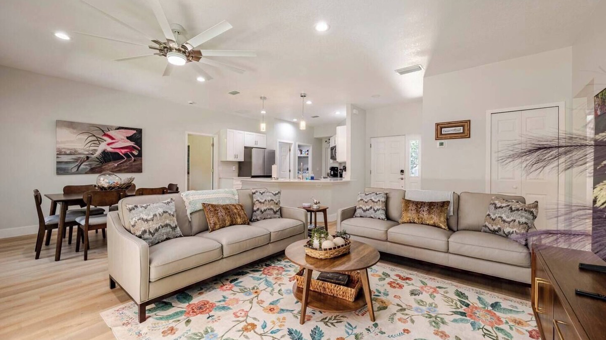 Mount Dora House | Stylish home perfect for couples or a family getaway.