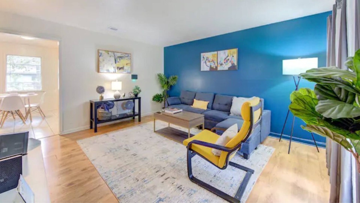 Beaumont House | Stylish home with Arcade(7000 games) and King beds