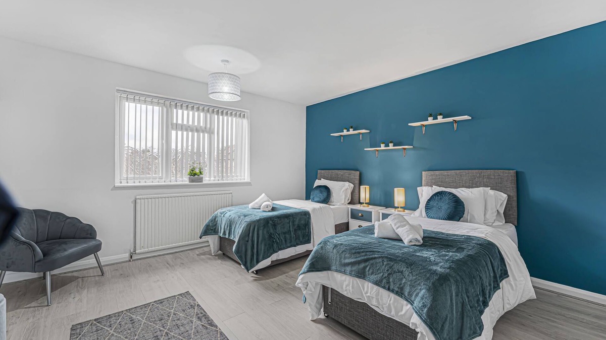 Yiewsley House | Stylish Hub near Heathrow