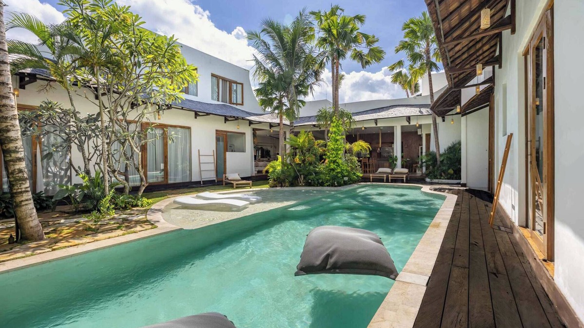 Umalas Villa | Stylish Huge LUX NEW 6BR 16px Next To Canggu
