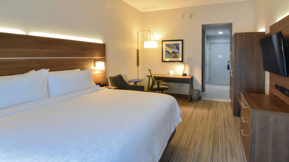 Pike House | Stylish & Inviting King Room w/ Free Breakfast!